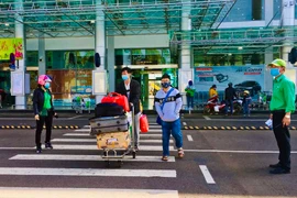 Người Gia Lai tự giác đeo khẩu trang nơi công cộng