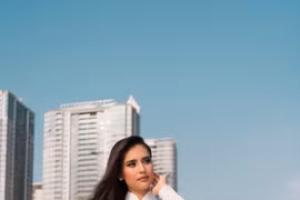 Đương kim Miss Supranational mặc áo dài ngồi du thuyền triệu đô ở Việt Nam