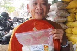 Lúa không phép, quảng cáo trên trời!