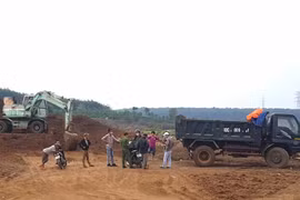 Chư Pah: Bắt quả tang vụ khai thác đất trái phép