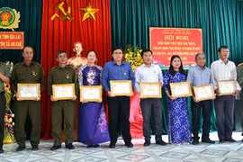 An Khê: 10 cá nhân được tặng Kỷ niệm chương "Bảo vệ an ninh Tổ quốc"