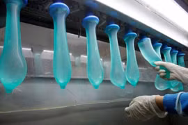 Nguy cơ thế giới thiếu hụt bao cao su vì đại dịch COVID-19