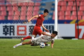 Nguyên nhân nào khiến Đình Trọng tái phát chấn thương?