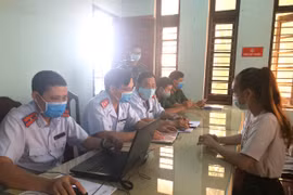 Xử phạt cô gái đăng thông tin yêu cầu đóng cửa chợ trên Facebook