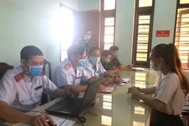 Xử phạt cô gái đăng thông tin yêu cầu đóng cửa chợ trên Facebook