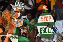 Dịch bệnh tàn phá thể thao: Bóng đá châu Phi chao đảo vì Ebola
