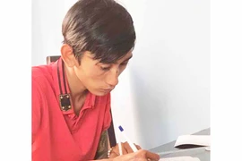 Truy bắt tên nghiện ma túy trộm bình ắc quy ô tô