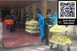 TÌNH NGƯỜI NƠI CÁCH LY CHỐNG DỊCH: Trắng đêm đưa người đi cách ly