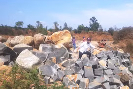 Phát hiện điểm khai thác đá trái phép tại xã Ia Hrung