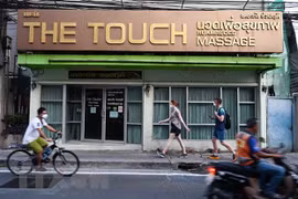 Thái Lan ban bố tình trạng khẩn cấp để hạn chế sự lây lan của đại dịch