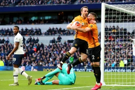 Kết quả bóng đá Tottenham 2-3 Wolverhampton: 3 trận thua liên tiếp rồi ông Mourinho!