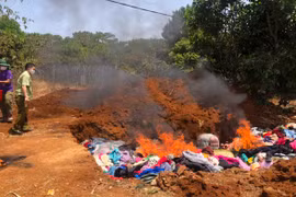 Gia Lai: Tiêu hủy 7,2 tấn quần áo đã qua sử dụng