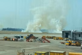 Vietnam Airlines lên tiếng về máy bay bị nổ lốp