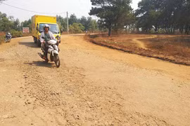 Đoạn đường qua đồi thông Ia Dêr hư hỏng nặng