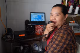 Người đàn bà báo bão