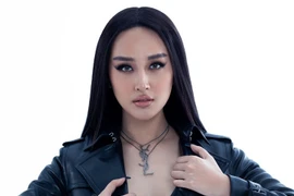 Mai Phương Thúy tung ảnh mặc sành điệu, gợi cảm "chuẩn đại mỹ nhân" trước 8/3