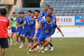 Đội trưởng Quảng Nam Đinh Thanh Trung: "Chúng tôi sẽ khóa chặt Công Phượng tại Tam Kỳ"