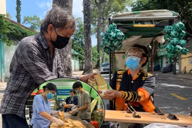 Lo bữa ăn giúp người khó: Phí thanh toán là nụ cười