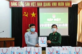 Thành Đoàn Pleiku tặng quà cho 10 cựu thanh niên xung phong