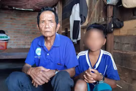 Vụ học trò nghèo bị giữ học bạ: Tỉnh Đắk Nông ra "tối hậu thư"