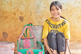 Biến phế liệu thành sản phẩm thủ công mỹ nghệ