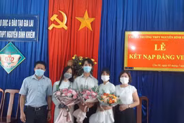 Chư Sê phát triển đảng viên trong học sinh