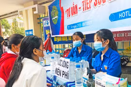 Những nữ sinh vượt qua nghịch cảnh