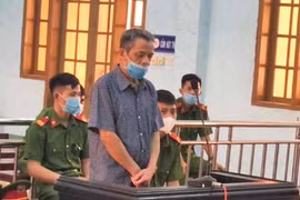 Lẻn vào nhà đâm chết người, lãnh 20 năm tù