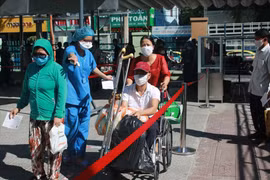 Một người đi cấp cứu ở Bệnh viện Đà Nẵng, xét nghiệm dương tính SARS-CoV-2