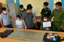 Bắt hai đối tượng mua bán trái phép 60 bánh heroin