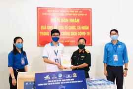 Tổ chức chương trình "San sẻ yêu thương-Gia Lai chung tay đánh bay Covid-19"