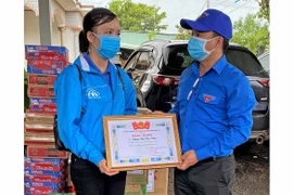 Khen thưởng Bí thư Huyện Đoàn Chư Pưh có thành tích trong công tác phòng-chống dịch