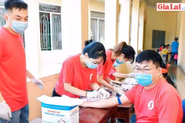 Rộn ràng ngày hội "Giọt hồng Cao nguyên"