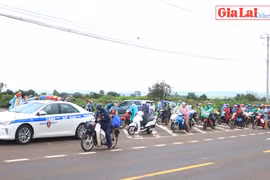 Công an Gia Lai: Hỗ trợ công dân các tỉnh đi xe máy từ vùng dịch về