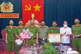 Chủ tịch UBND tỉnh Gia Lai thưởng nóng cho Phòng Cảnh sát điều tra tội phạm về ma túy