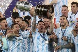 Highlights Brazil 0-1 Argentina: Messi lần đầu nâng cúp cùng đội tuyển quốc gia