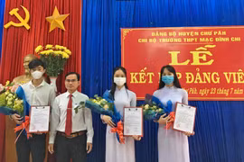 Chư Păh: Kết nạp 3 đảng viên là học sinh