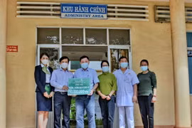 Vietcombank Gia Lai ủng hộ Bệnh viện Đa khoa tỉnh 50 triệu đồng phòng-chống dịch