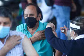 Nạn giả giấy tiêm vắc xin Covid-19 ở Mexico