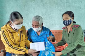 Hội Liên hiệp Phụ nữ tỉnh Gia Lai thăm, tặng quà gia đình chính sách