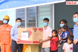 Niềm vui từ "Mái ấm biên cương"