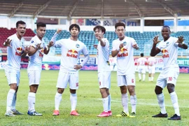 V.League 2021: "Tiến thoái lưỡng nan"