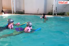 Trang bị kỹ năng bơi lội cho trẻ ngày hè