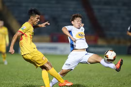 HAGL trụ hạng thành công: Bầu Đức có sướng?