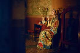 Hoa hậu Thùy Dung uy quyền với áo dài lấy cảm hứng cung đình