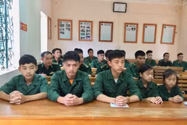 Đồn trưởng có 5 con nuôi