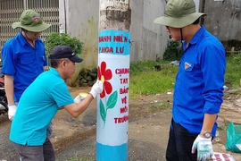 "Áo mới" cho cột điện