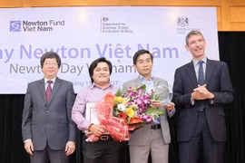 Hai tiến sĩ Việt được vương quốc Anh ghi nhận vì đóng góp khoa học