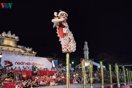 Rộn ràng ngày hội Lân lần đầu tiên tại cố đô Huế