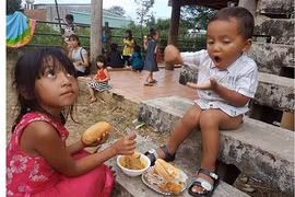 Mang Trung thu lên đại ngàn Trường Sơn